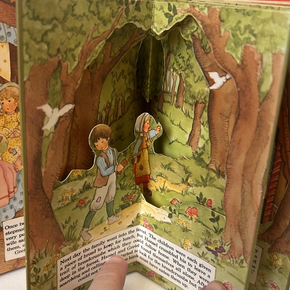 Vintage Puss in Boots and Hansel and Gretel- A Peepshow Book 1977 Carousel Books - Picture 9 of 16